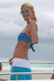th_paris_hilton_one_piece_bikini_in_bora_bora_hq_03.jpg