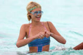 th_paris_hilton_one_piece_bikini_in_bora_bora_hq_05.jpg