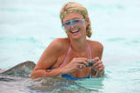 th_paris_hilton_one_piece_bikini_in_bora_bora_hq_14.jpg