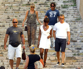 Naomi_Campbell_Vacations_In_Tuscany_Italy_07.jpg