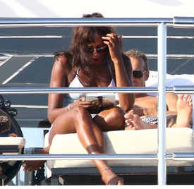 Naomi_Campbell_in_a_swimsuit_09.jpg