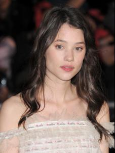Astrid_Berges-Frisbey_005.jpg