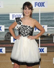 ZooeyDeschanel_FoxAllStarParty_Malibu_050811_110.jpg