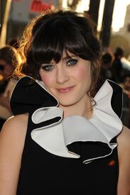 ZooeyDeschanel_OurIdiotBrotherpremiere_Hollywood_160811_555.jpg