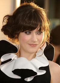 ZooeyDeschanel_OurIdiotBrotherpremiere_Hollywood_160811_561.jpg