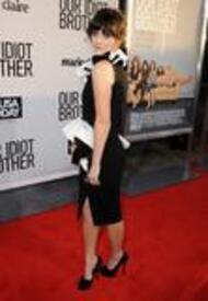 th_ZooeyDeschanel_OurIdiotBrotherpremiere_Hollywood_160811_548.jpg