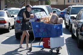 RachelBilson_ShoppingAlbertsonsLA_270811_316.jpg