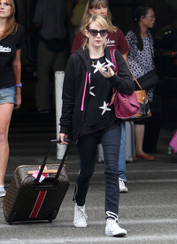 Emma_Roberts_Touches_Down_LAX_j_Gv_QZR7u4_O7l.jpg
