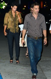 Halle Berry celebrated her 46th birthdayat the Little Door Restaurant in Los Angeles 15.8.2012_09.jpg