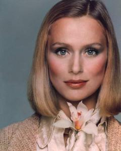 Lauren-Hutton-512x640-41kb-media-697-media-164397-1298086502 copy.jpg