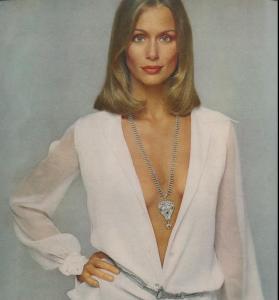 Lauren-Hutton-845x911-75kb-media-697-media-168600-1311593114 copy.jpg