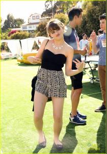 ryan-newman-joey-king-nolan-gould-jj-sum.JPG