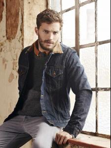 SM218_Cmcn_190413_JamieDornan_Shot_03_4916_F3.jpg