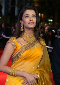 53419_aishwarya_rai_ki_shaadi_122_355lo.jpg