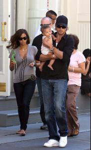halle_berry_walk_988_5.jpg