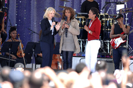 whitney_houston_performs_gma_tikipeter_celebritycity_007.jpg