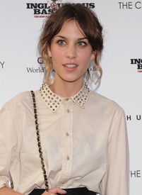 31889-alexa-chung-at-the-cinema-society-and-hugo-b.jpg