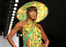 naomi-campbell-rocks-the-runway_12.jpg