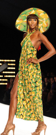 naomi-campbell-rocks-the-runway_27.jpg