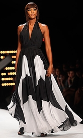 naomi-campbell-rocks-the-runway_33.jpg