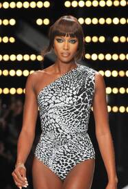 naomi-campbell-rocks-the-runway_40.jpg