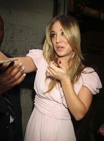 celebrity_paradise.com_TheElder_KaleyCuoco2011_09_29_LivewithRegisandKelly2.JPG