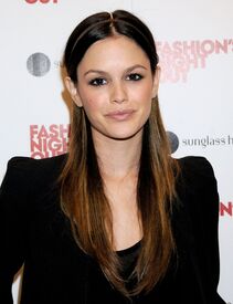 CU-Rachel Bilson arrives at the Beverly Center's Fashion Night Out-10.jpg