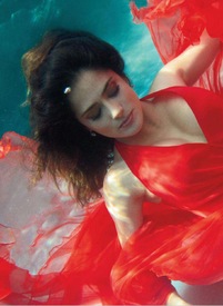 Salma Hayek More Canada Oct 2012_02.jpg