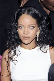 Rihanna (32).jpg