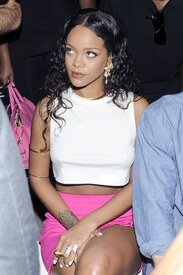 Rihanna (34).jpg