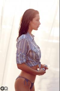 GQ Sept 2015 Bella Hadid (1).jpg