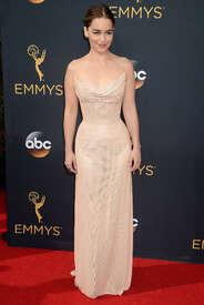 Emilia-Clarke--2016-Emmy-Awards--07.jpg