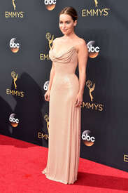 Emilia-Clarke--2016-Emmy-Awards--16.jpg