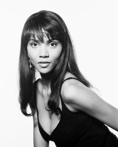 75486_Halle_Berry_John_Stoddart_Shoot__2_122_469lo.jpg