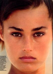 13059_Yasmin_Le_Bon_Elle_9FR4_1985_05_p_GillesBensimon_4_123_44lo.jpg