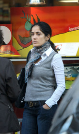 Preppie_-_Salma_Hayek_shopping_in_Paris_-_October_27_2009_7225.jpg