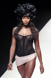 Naomi_Campbell_Chapurin_Runway_05.jpg