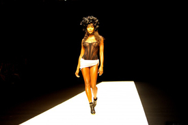 Naomi_Campbell_at_the_Igor_Chapurin_Show_01.jpg