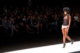 Naomi_Campbell_at_the_Igor_Chapurin_Show_10.jpg