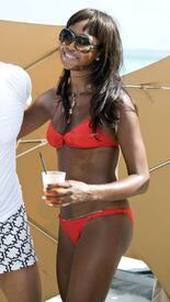 Naomi_Campbell_relaxing_in_Miami_61.jpg