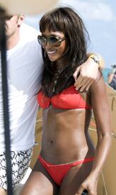 Naomi_Campbell_relaxing_in_Miami_73.jpg