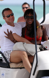 Naomi_Campbell_relaxing_in_Miami_76.jpg