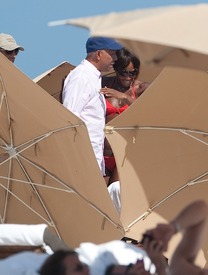 Naomi_Campbell_relaxing_in_Miami_11.jpg