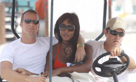 001_Naomi_Campbell_relaxing_in_Miami_80.jpg
