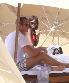 Naomi_Campbell_relaxing_in_Miami_84.jpg