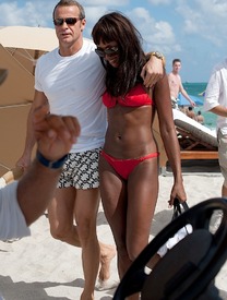 Naomi_Campbell_relaxing_in_Miami_29.jpg