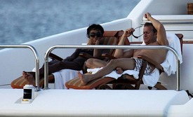 Naomi_Campbell_relaxing_in_Miami_45.jpg