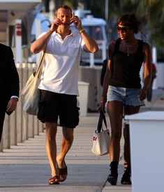 Naomi_Campbell_relaxing_in_Miami_58.jpg