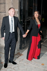 celebrity_paradise.com_TheElder_SalmaHayek2010_10_04_YvesSaintLaurentfashionshowinParis38.jpg