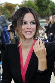 RachelBilson_ChristianDiorReadytoWearSS2011Show_Paris_011010_017.jpg